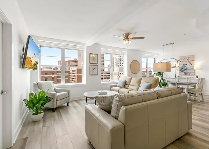 Luxury 4 Bedroom Condo - Short Walk To Bourbon Street