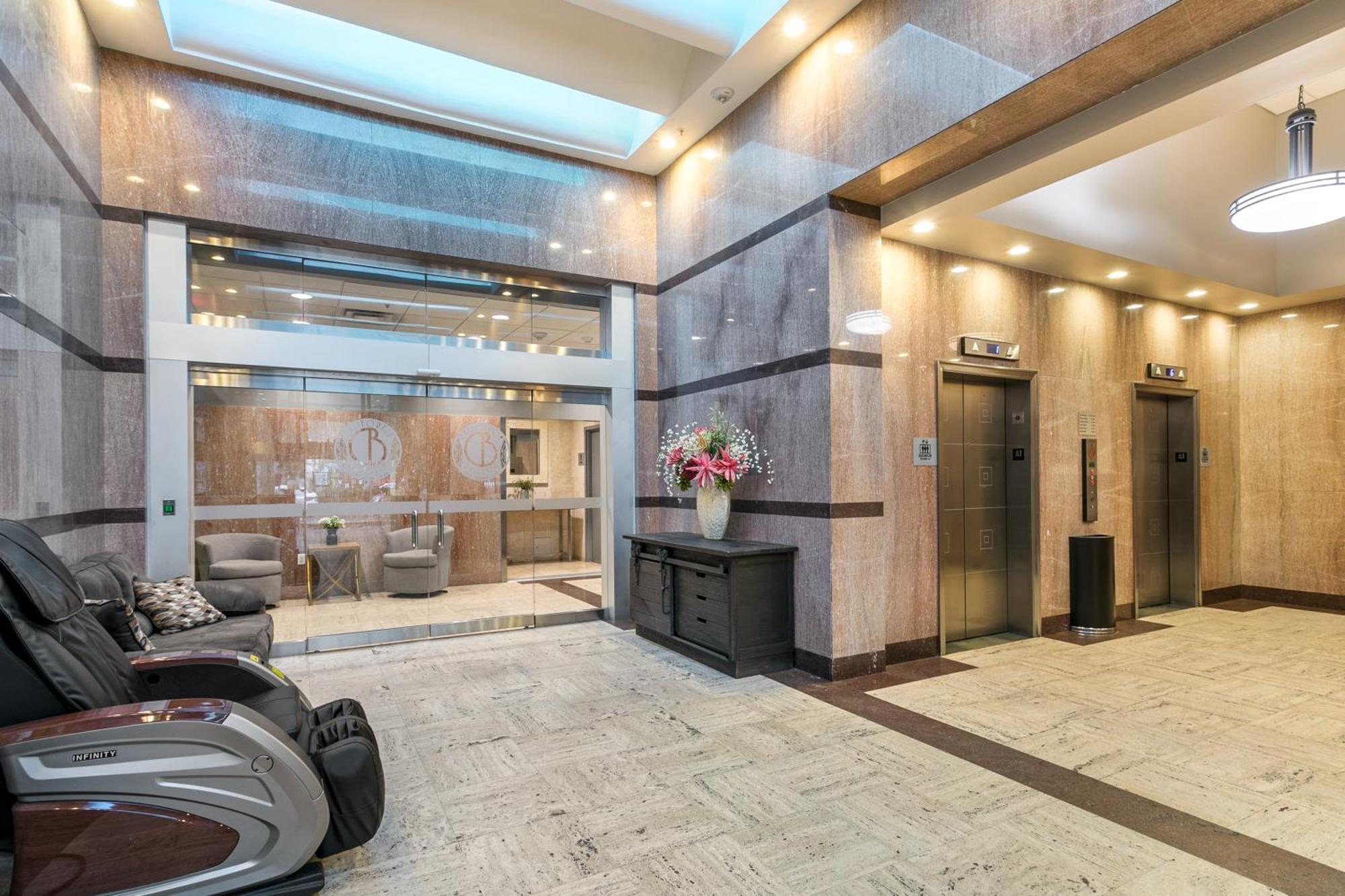 Luxury 4 Bedroom - Short Walk To Bourbon Street Holiday home New Orleans